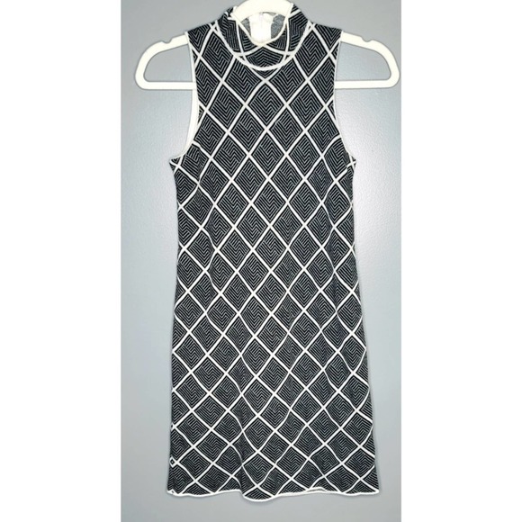 Romeo + Juliet Couture Black & White Diamond Pattern Sweater Dress Size Small